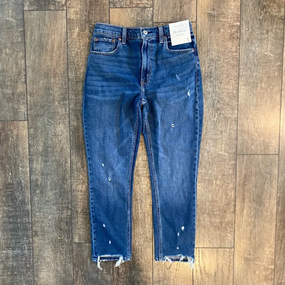 nwt abercrombie high rise skinny jean medium wash distressed size 26/2 regular - Picture 2 of 8